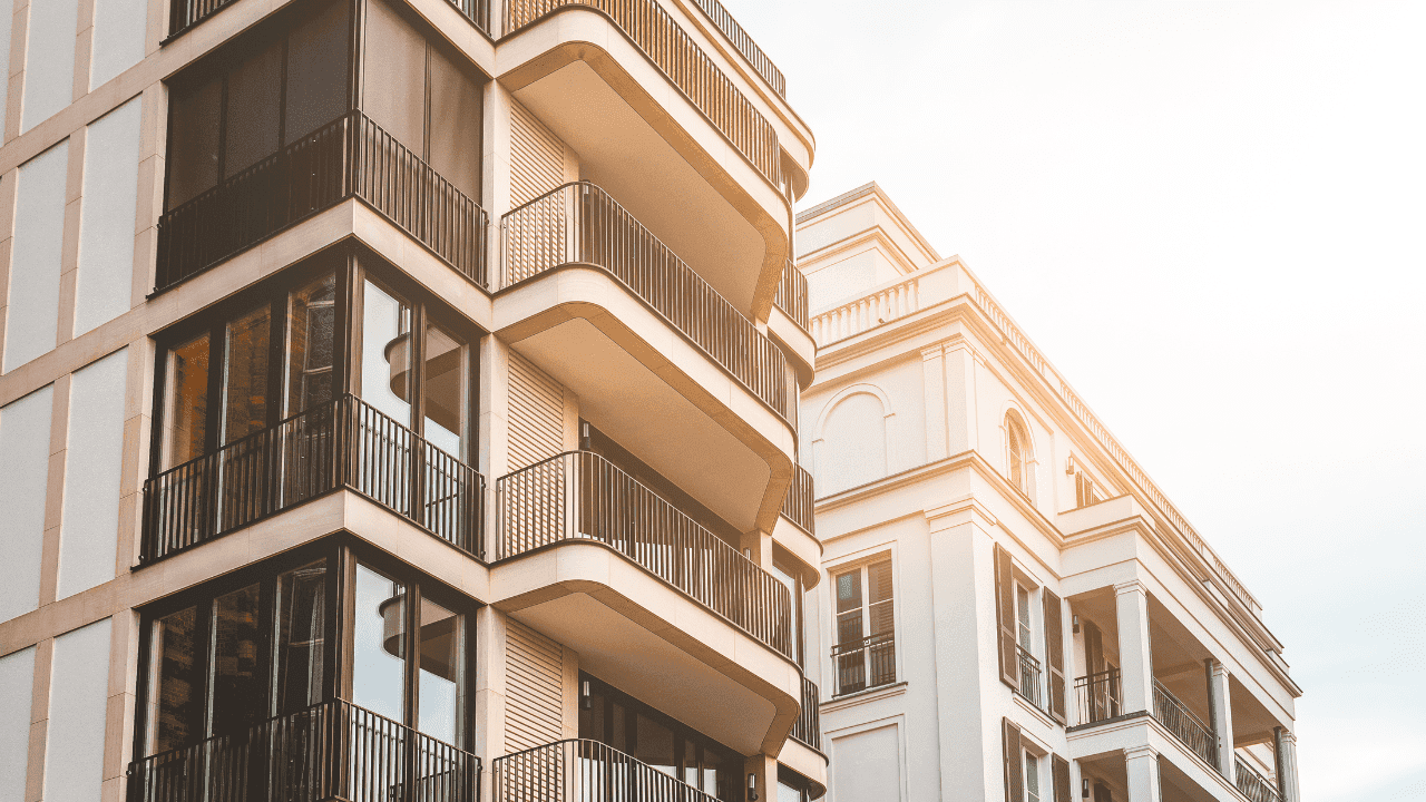 immeuble avec balcon